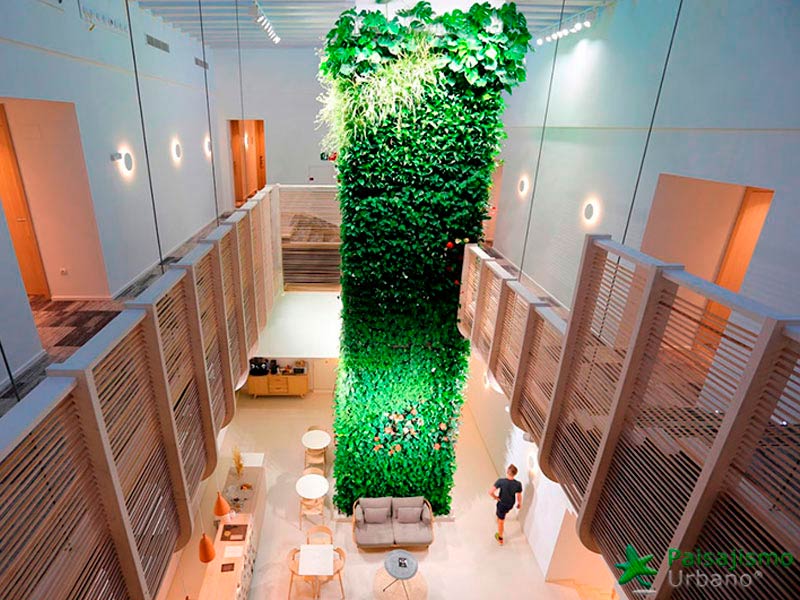 Jardin vertical en columna para hotel en Ibiza 1