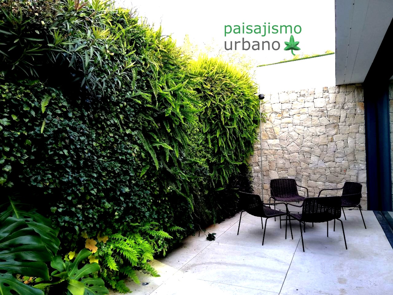 jardin vertical en residencia privada