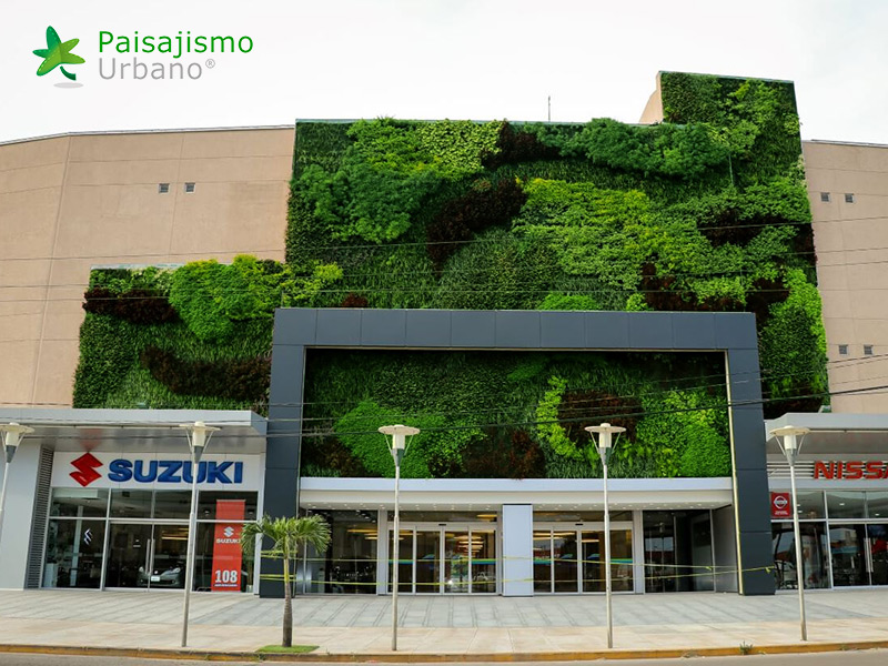 jardín vertical en centro comercial