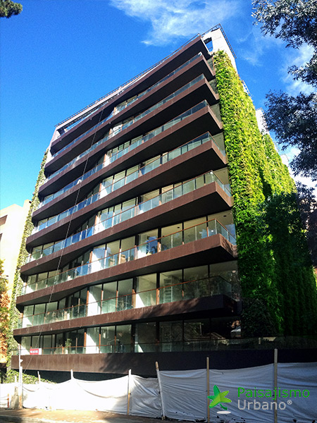 jardín vertical edificio santalaia