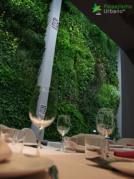 Jardín vertical restaurante Bálamo en Madrid​