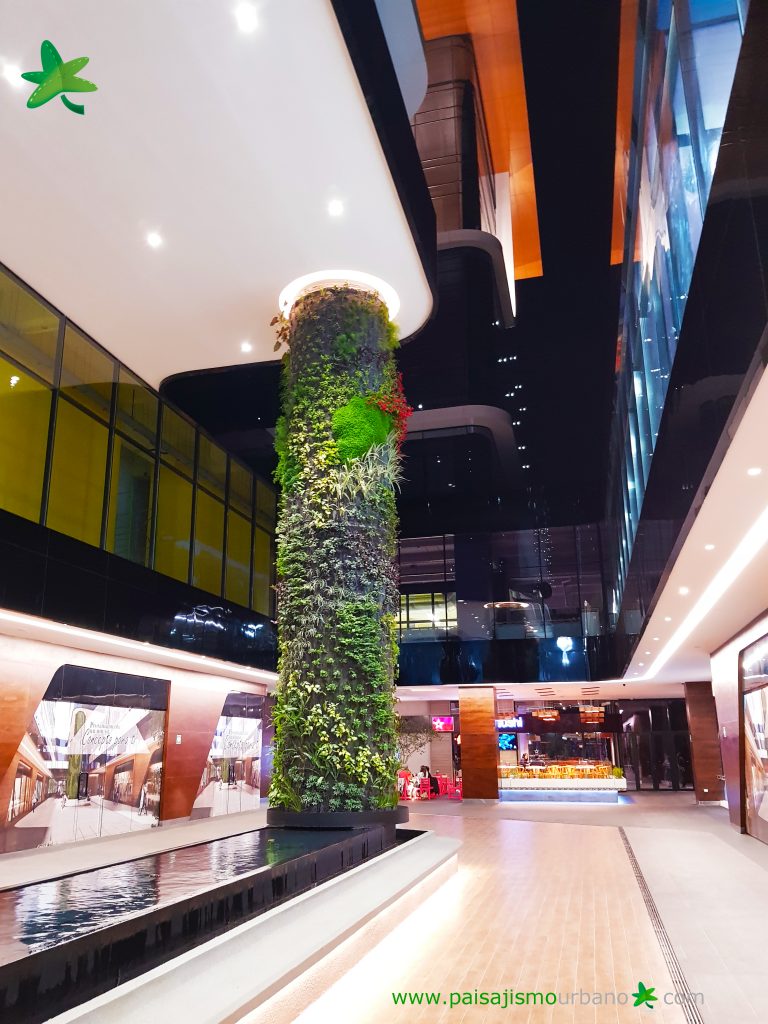 En octubre de 2018 realizamos junto con nuestros colaboradores un jardín vertical en Guatemala.