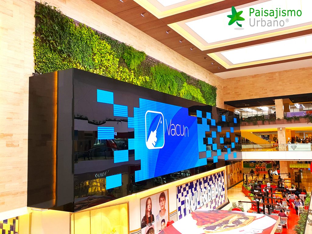 Jardín Vertical en Centro Comercial en Spectrum Miraflores