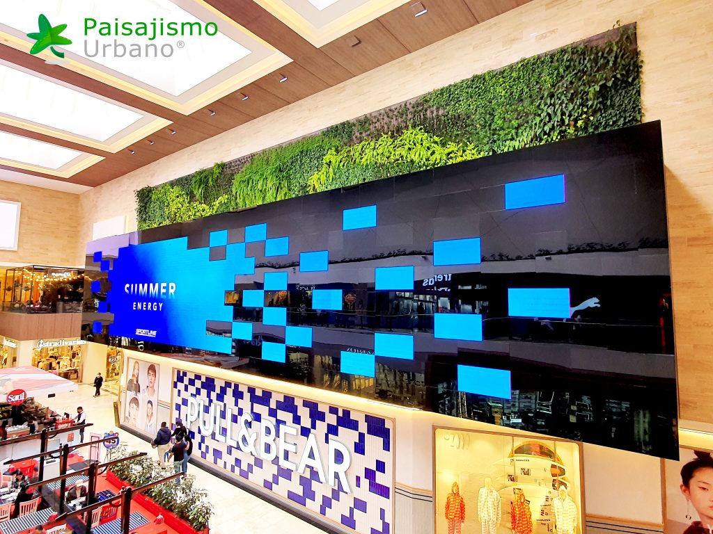 Jardín Vertical en Centro Comercial en Spectrum Miraflores