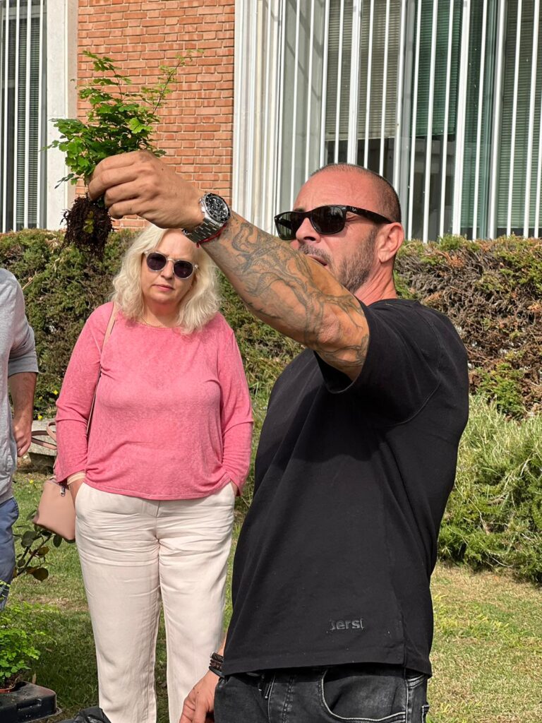 Ignacio Solano imparte la tercera edición del Curso de Jardines Verticales 3 Paisajismo Urbano Ignacio Solano imparte la tercera edición de cursos presencial en jardines verticales en la ciudad de Barcelona.