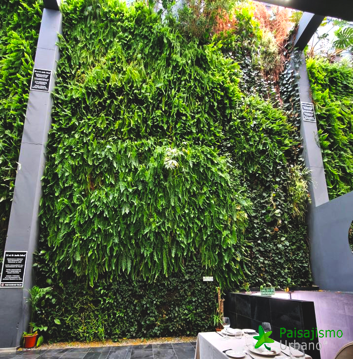 Jardín vertical restaurante Bálamo en Madrid​